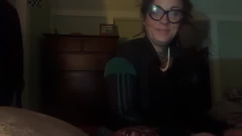 Snapshot of misshoneybadger333 chatting on 11/08/25, 10:04 misshoneybadger333 online show from 11/08/25, 10:04