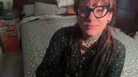 misshoneybadger333 online show from 05/12/26, 06:27