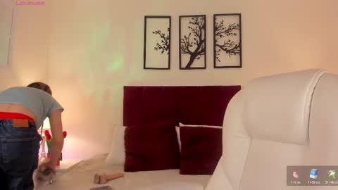 Bella Castillo online show from 11/28/25, 01:25