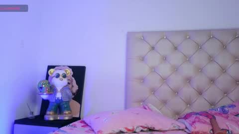 misskatiia online show from 01/31/25, 12:29