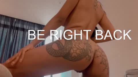 Snapshot of missketzaly chatting on 12/28/24, 01:38 Ania online show from 12/28/24, 01:38