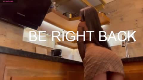 Snapshot of missketzaly chatting on 01/05/25, 02:19 Ania online show from 01/05/25, 02:19