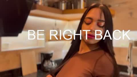 Snapshot of missketzaly chatting on 01/12/25, 01:27 Ania online show from 01/12/25, 01:27