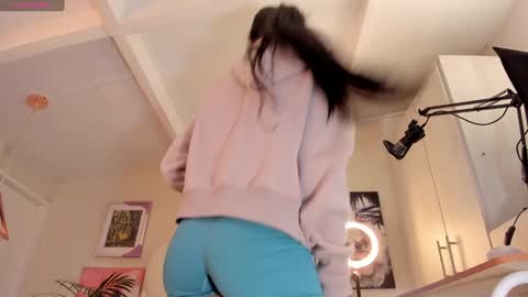 Snapshot of missketzaly chatting on 01/18/25, 01:08 Ania online show from 01/18/25, 01:08