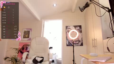 Snapshot of missketzaly chatting on 02/06/25, 02:04 Ania online show from 02/06/25, 02:04