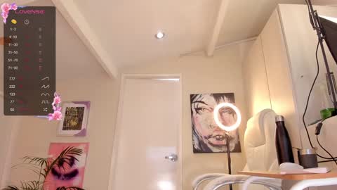 Snapshot of missketzaly chatting on 02/07/25, 01:22 Ania online show from 02/07/25, 01:22