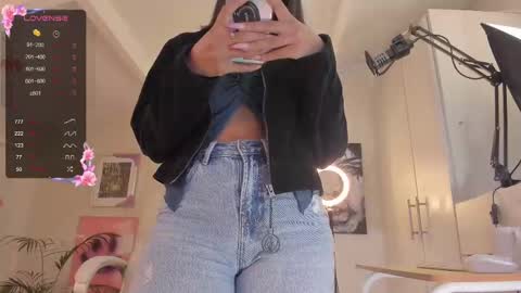 Snapshot of missketzaly chatting on 03/04/25, 01:49 Ania online show from 03/04/25, 01:49