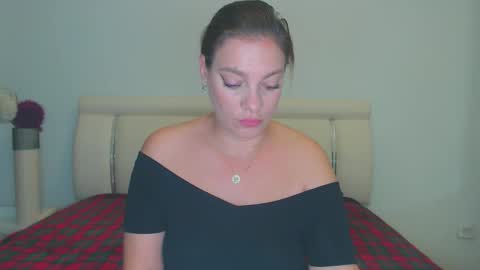 Khloe online show from 10/18/25, 02:03