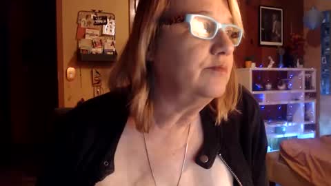 MissKittyFox online show from 12/06/24, 06:15