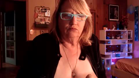 MissKittyFox online show from 12/12/24, 03:21