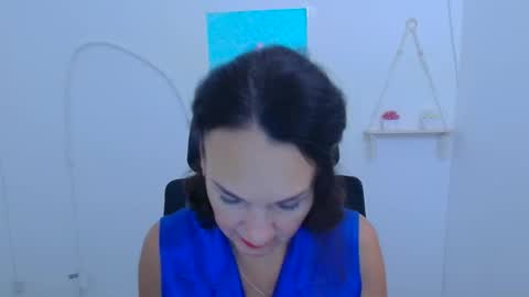 Christina online show from 12/01/25, 12:21