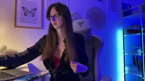 misslalii online show from 04/15/26, 11:28