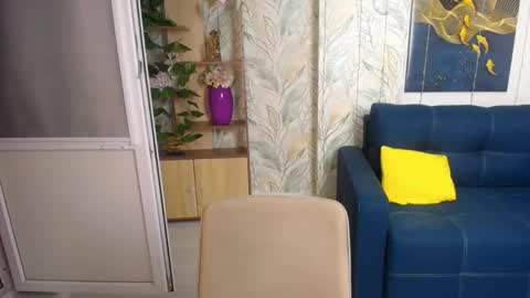 MissLaura online show from 11/17/25, 05:46