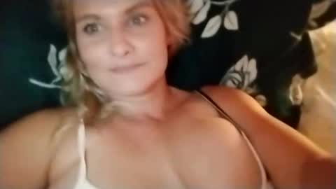 Snapshot of misslicks chatting on 10/23/25, 06:45 Misslicks online show from 10/23/25, 06:45