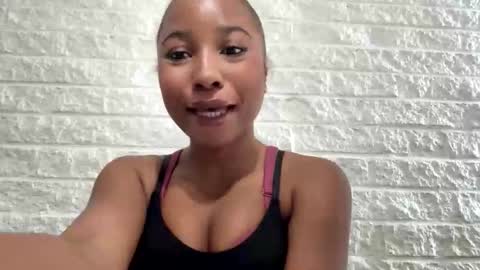 missmarimac online show from 03/11/26, 04:02