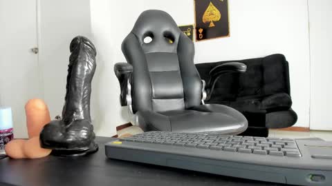 Snapshot of missmartinafeet chatting on 02/13/25, 10:22 Martina online show from 02/13/25, 10:22