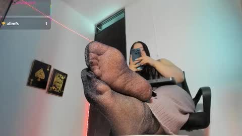 Snapshot of missmartinafeet chatting on 10/21/25, 03:35 Martina online show from 10/21/25, 03:35