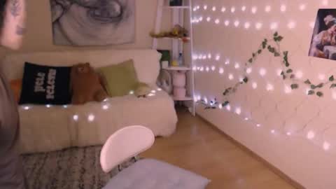 Snapshot of missmelons_ chatting on 11/11/25, 02:39 Li online show from 11/11/25, 02:39