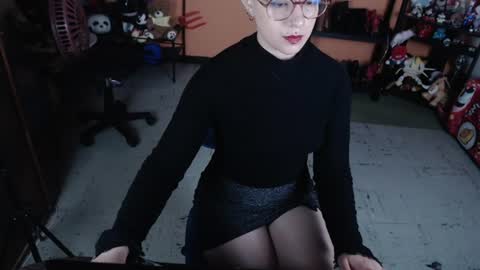 Snapshot of missmia2 chatting on 07/04/26, 12:11 Miss Mia online show from 07/04/26, 12:11