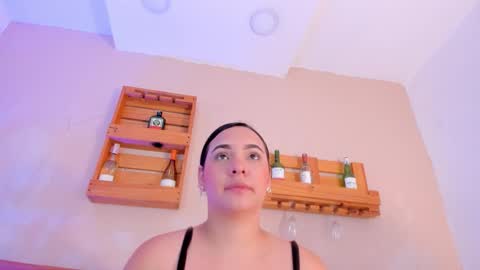 Mia  online show from 11/24/25, 11:43