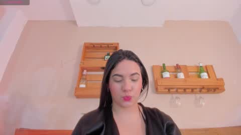 Mia  online show from 02/04/26, 12:00