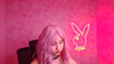 Mia online show from 11/17/25, 10:59