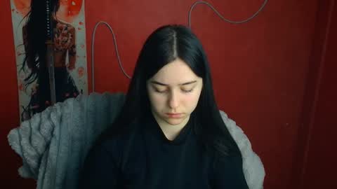 Mia online show from 04/14/26, 12:00