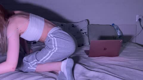 missmiroslava online show from 04/01/26, 01:41