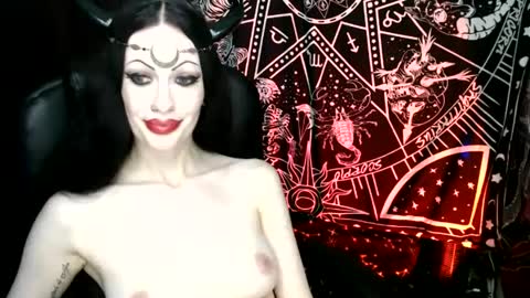 MissMoonDoll online show from 01/02/25, 07:33