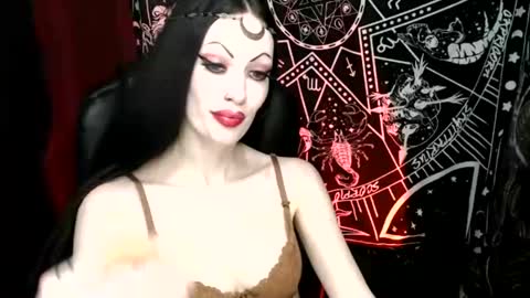 MissMoonDoll online show from 01/31/25, 04:03