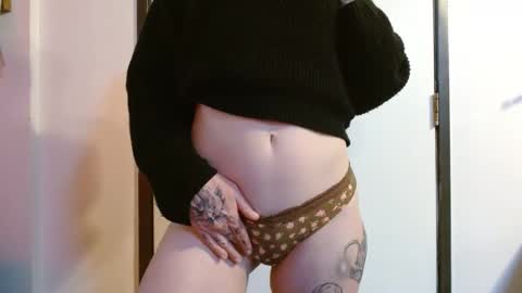 Snapshot of missmoonmagic13 chatting on 12/27/24, 05:09 Maxxx online show from 12/27/24, 05:09