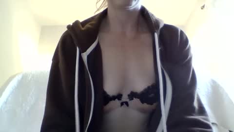 Snapshot of missmoonmagic13 chatting on 09/28/25, 11:21 Maxxx online show from 09/28/25, 11:21