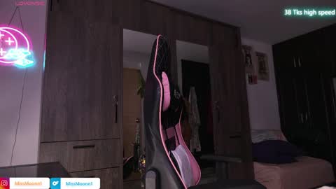 MissMoon online show from 04/15/26, 06:37