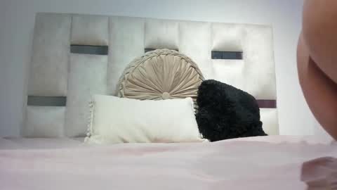 missnatasha05 online show from 09/18/25, 10:12