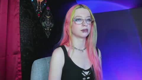 Snapshot of missnikkivill chatting on 02/26/25, 03:32 Mistress Nikki Vill online show from 02/26/25, 03:32