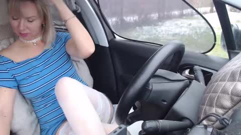 Snapshot of missofkiss chatting on 12/02/24, 11:56 Olenka online show from 12/02/24, 11:56