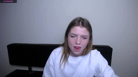 Olivia online show from 12/10/24, 01:44