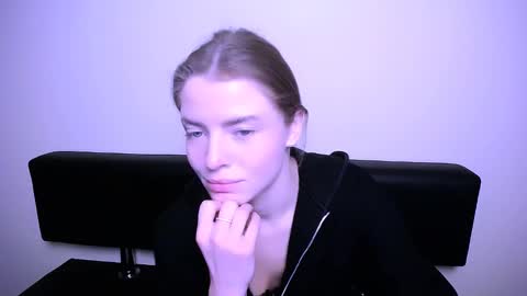 Olivia online show from 01/31/25, 11:46