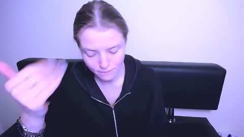 Olivia online show from 02/04/25, 01:38