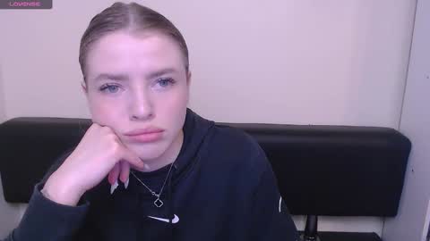 Olivia online show from 03/07/25, 01:51