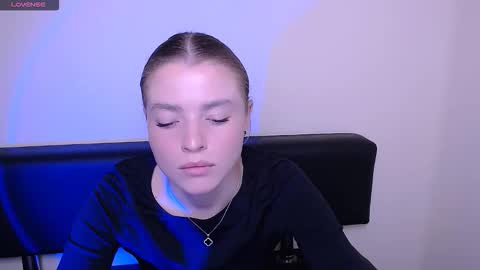 Olivia online show from 10/28/25, 01:58