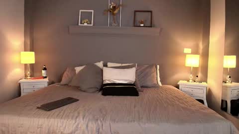 missparis__ online show from 10/22/25, 09:14