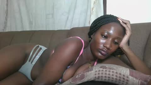 pretty gal online show from 10/20/25, 12:00