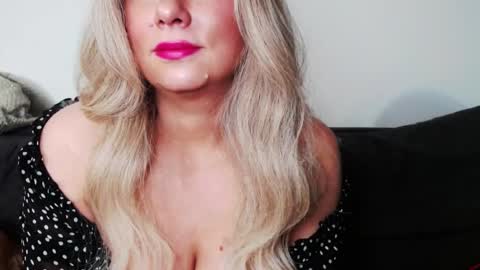 Missqueen1416 online show from 03/10/25, 05:39