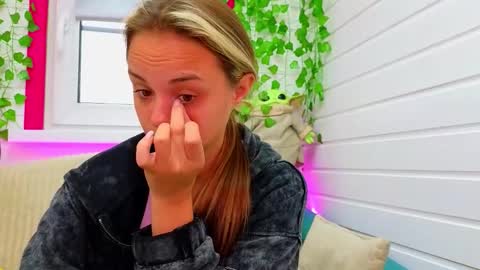 . online show from 09/21/25, 06:26