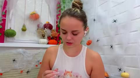 . online show from 10/31/25, 07:42