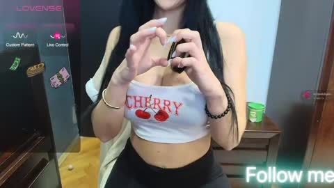 Olivia FOLLOW ME TO GET   Thumb UP me please its important   online show from 04/28/26, 08:30