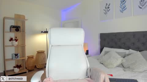 Fernanda Davila online show from 02/12/25, 11:30