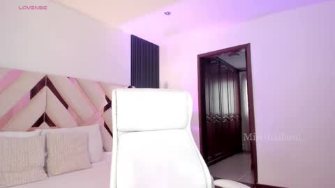 Fernanda Davila online show from 10/17/25, 12:52