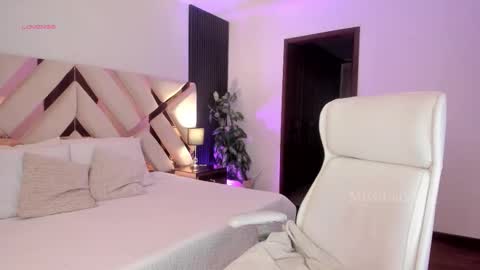 Fernanda Davila online show from 10/30/25, 09:59